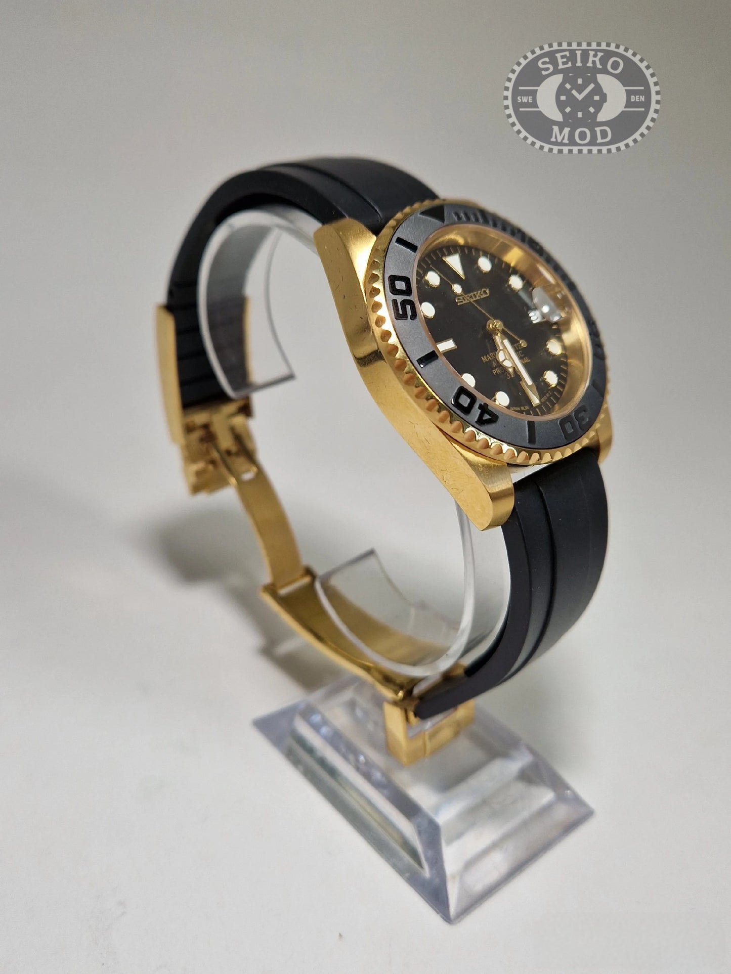 Yacht-Master mod in gold with black sports band