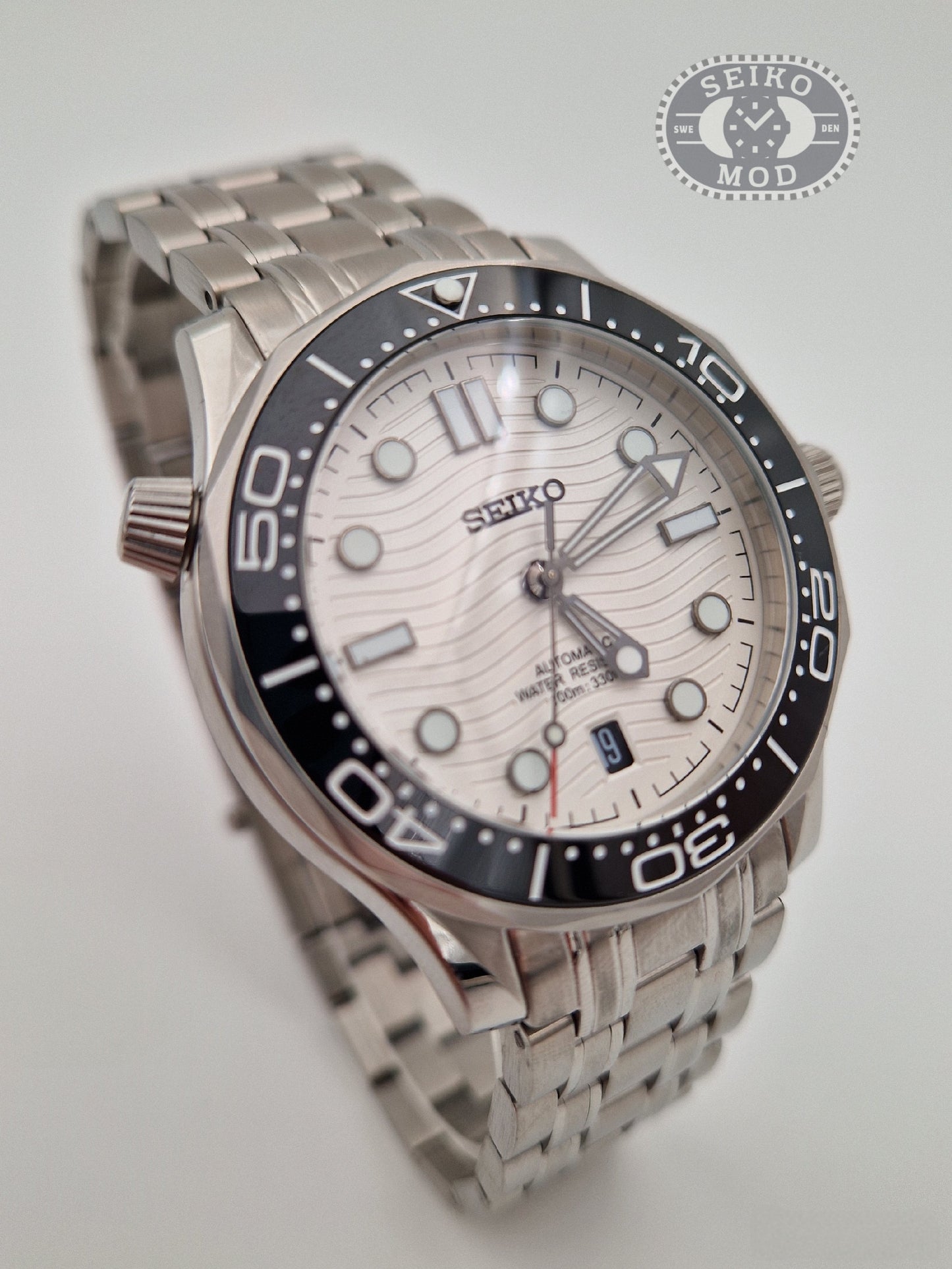 Seamaster mod white and black