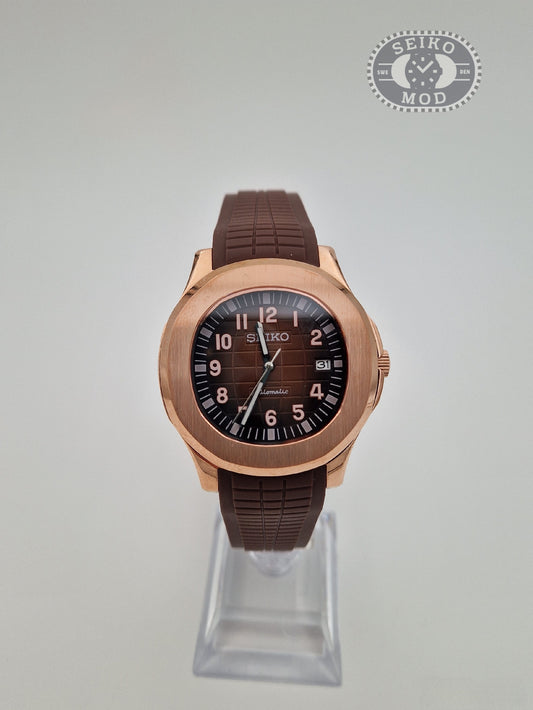 Aquanaut mod in rose gold with brown sports band