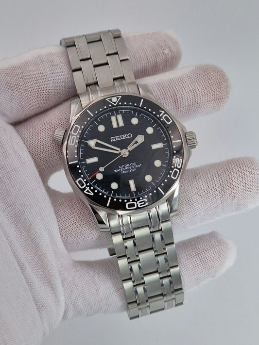 Musta - Seamaster-modi